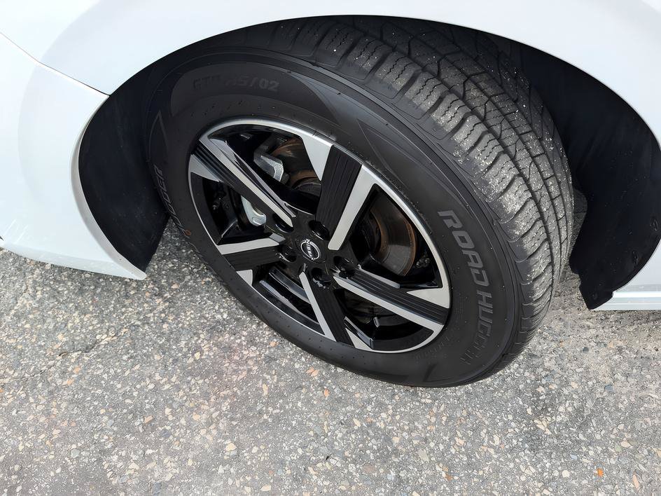 Used 2025 Fresh Powder Nissan SV image 7