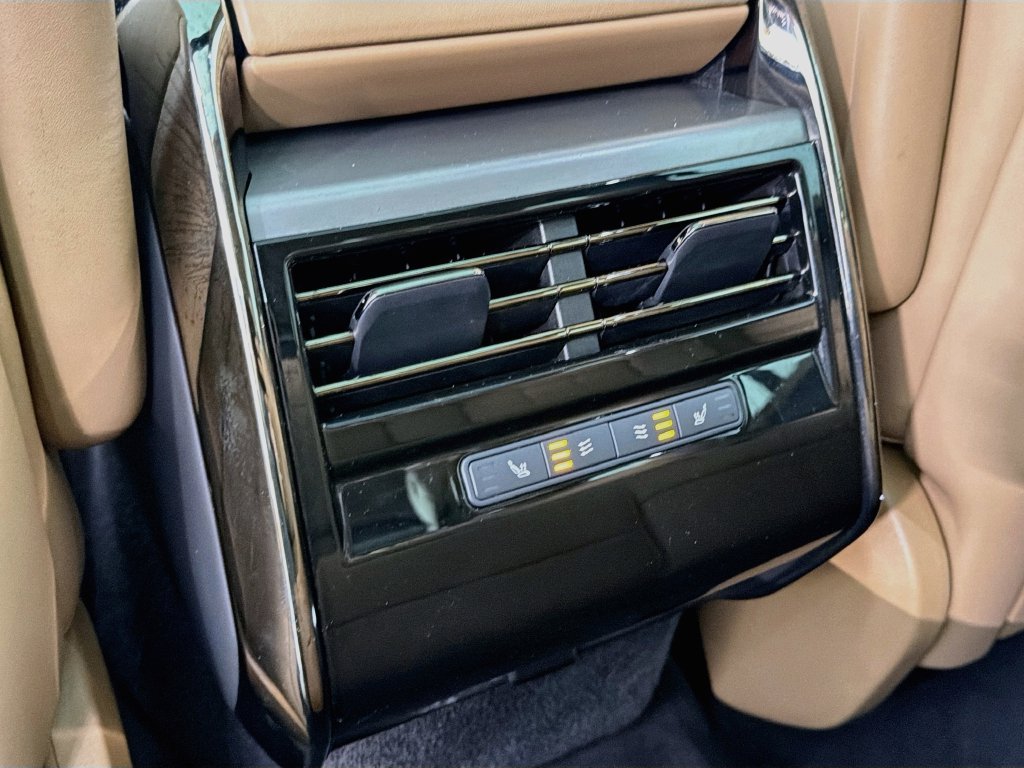 Certified Used 2024 Green Land Rover SE image 27