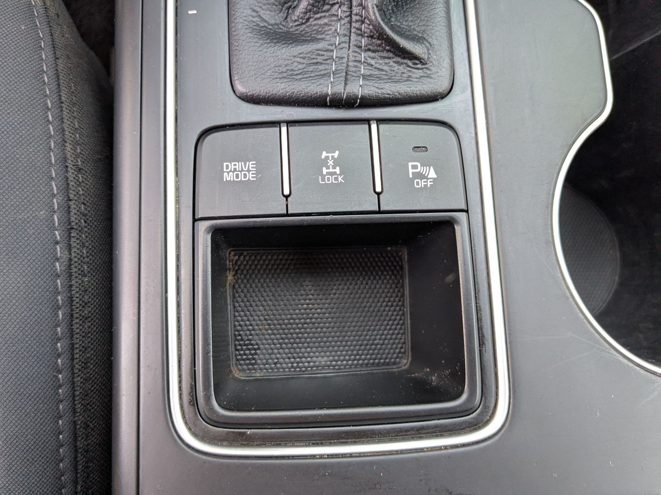 Used 2018 Snow White Pearl Kia LX image 25