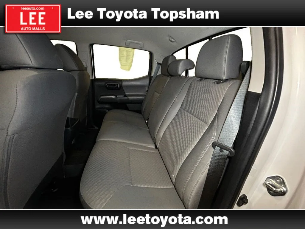 Used 2022 White Toyota SR5 image 13
