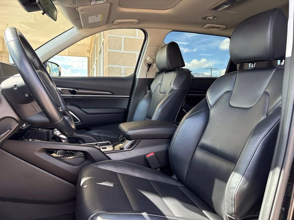 Used 2025 Black Kia S image 11
