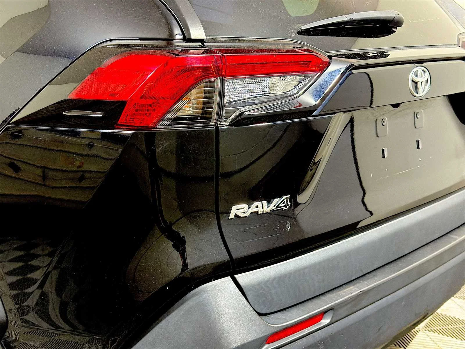 Used 2022 Midnight Black Metallic Toyota LE image 23