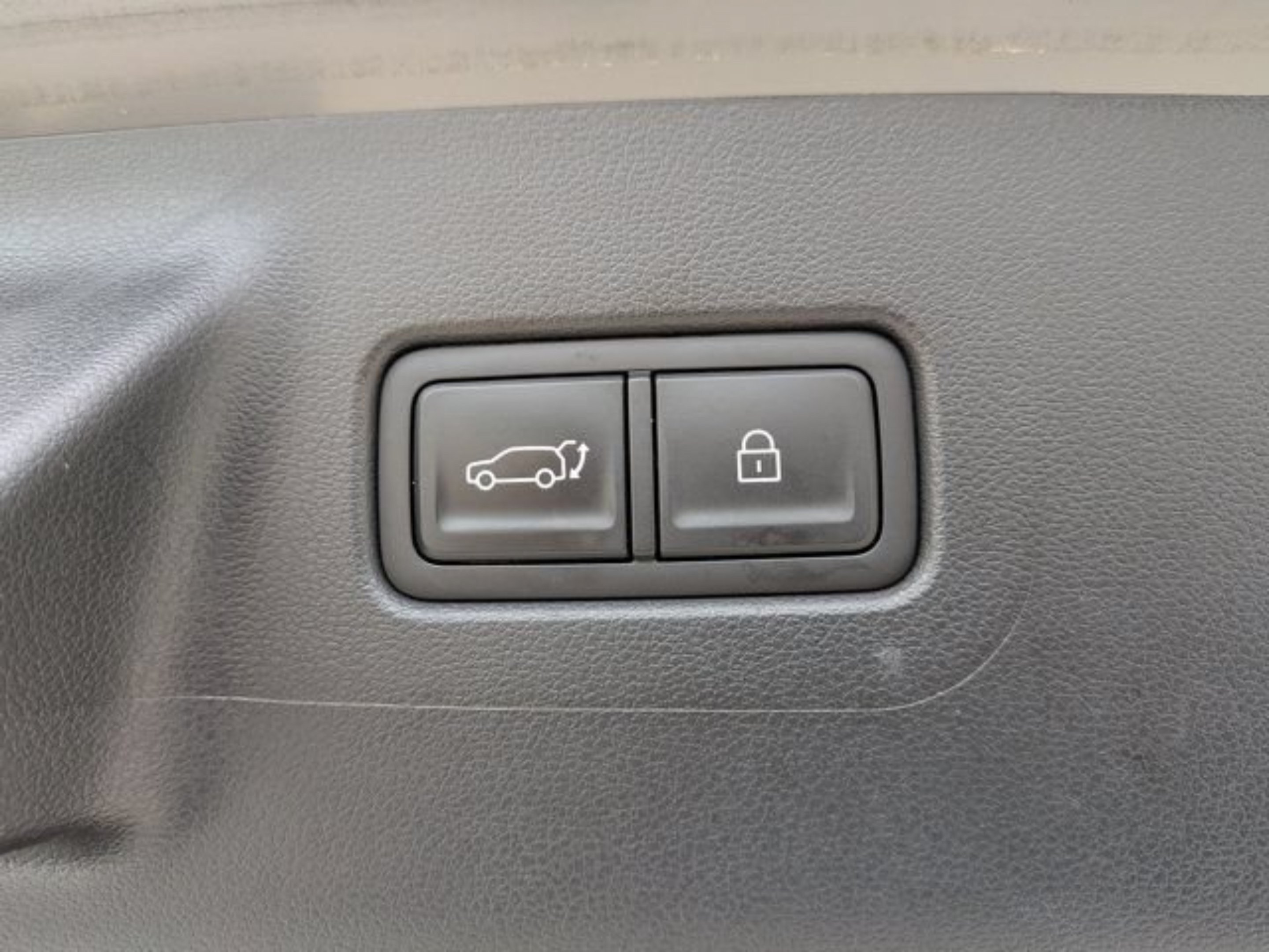2025 Hyundai Santa Fe SE - Photo 6