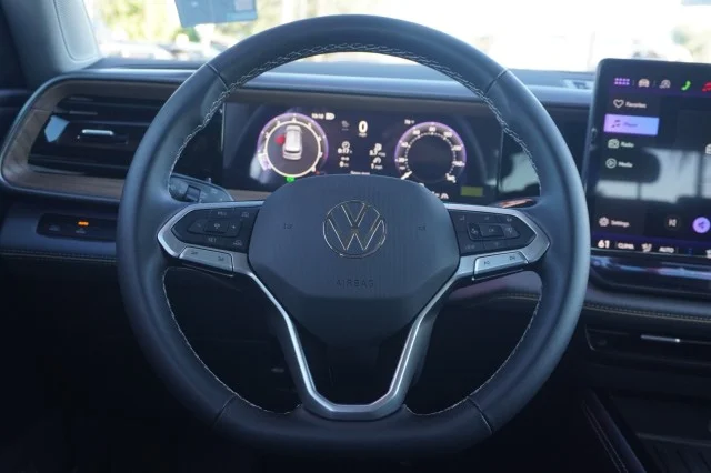 New 2027 Opal White Pearl Volkswagen SE w/Technology image 29