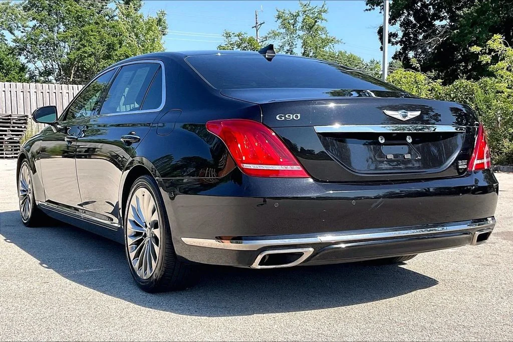 Used 2018 Black Genesis 3.3T Premium image 11