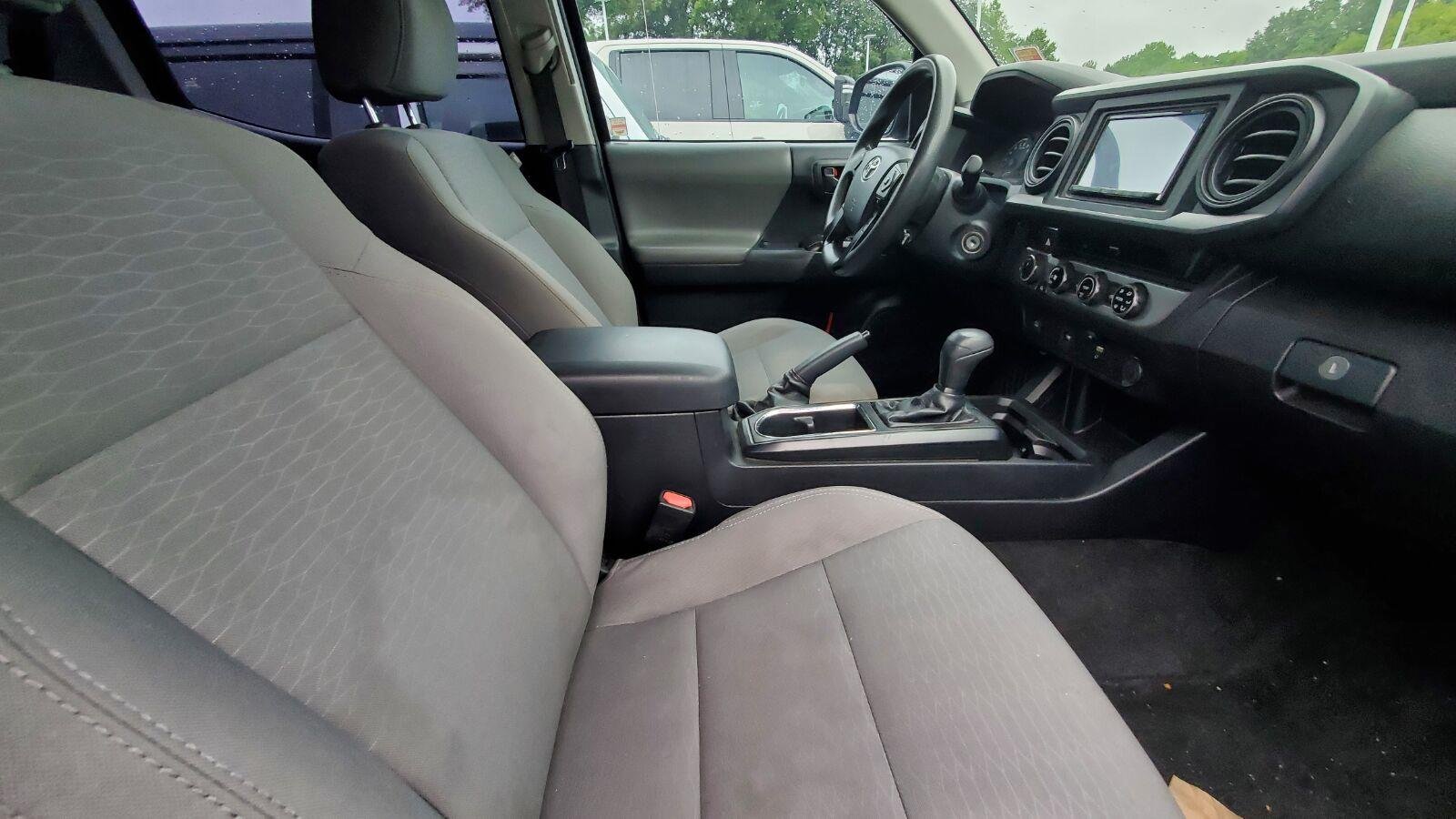 Used 2018 Midnight Black Metallic Toyota SR image 4