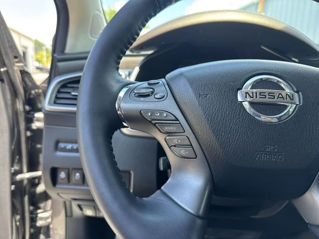 Used 2020 Gray Nissan Platinum image 17