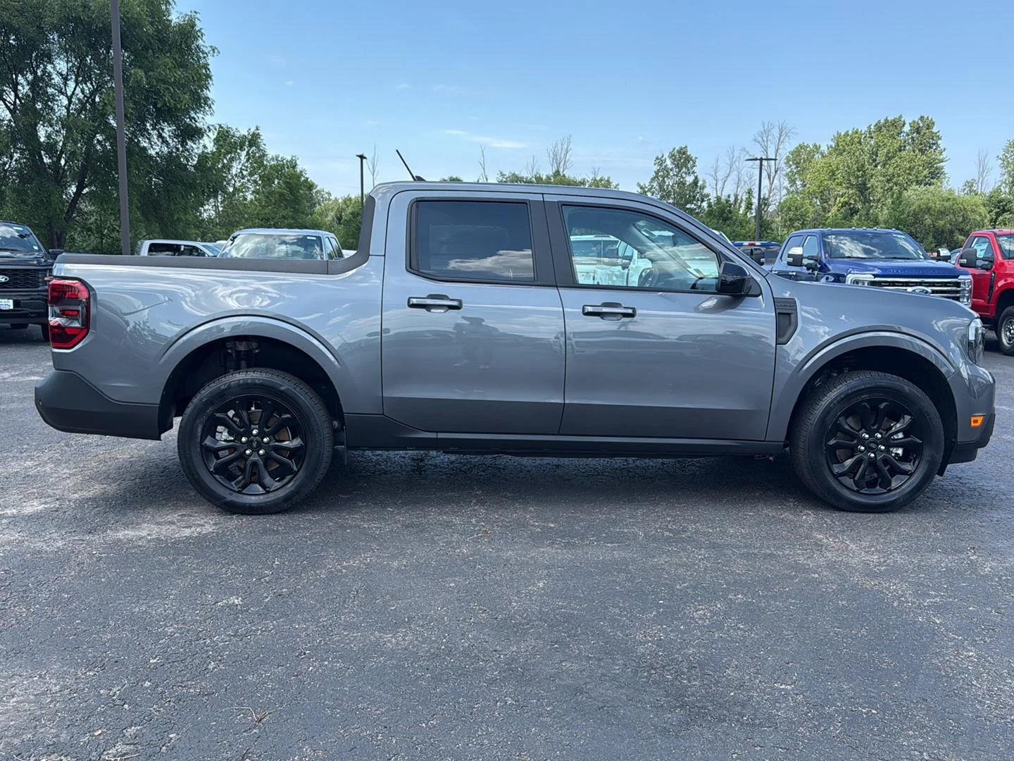 Used 2024 Carbonized Gray Metallic Ford LARIAT image 23
