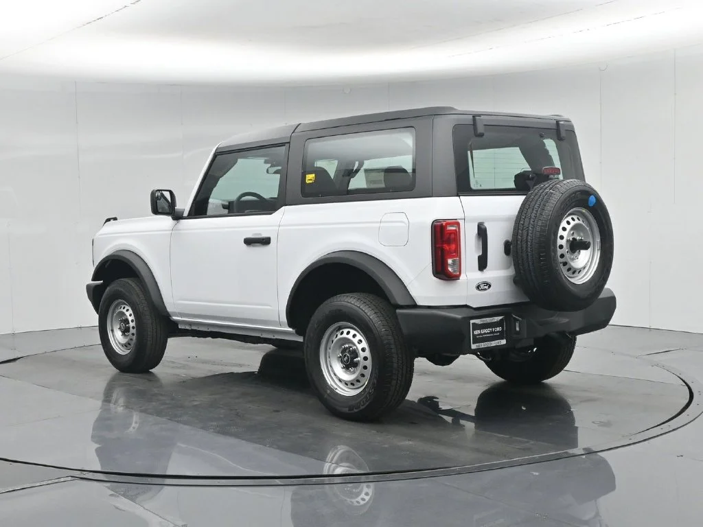 New 2026 Oxford White Ford Base image 5