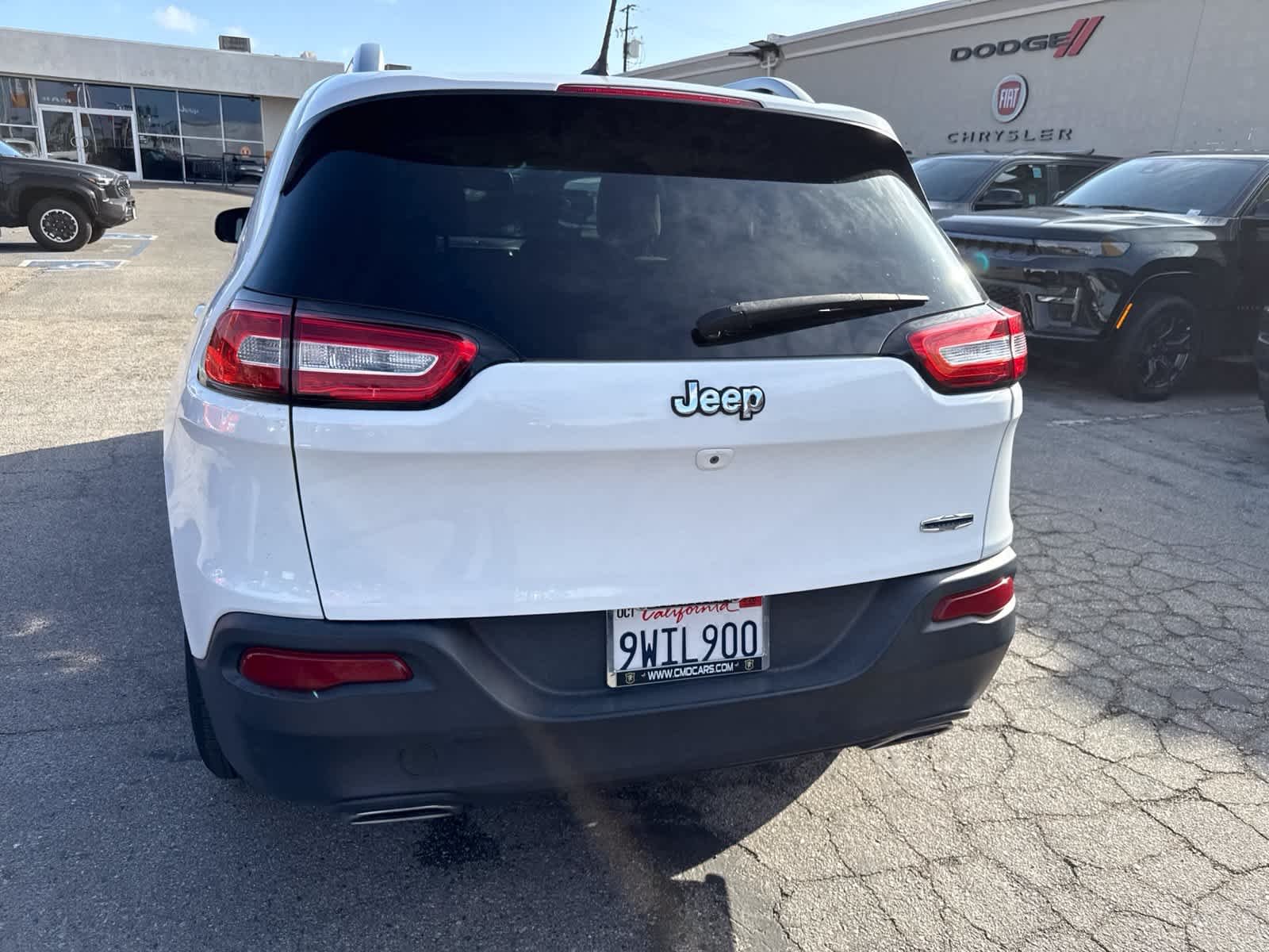 Used 2018 Bright White Clearcoat Jeep Latitude image 14