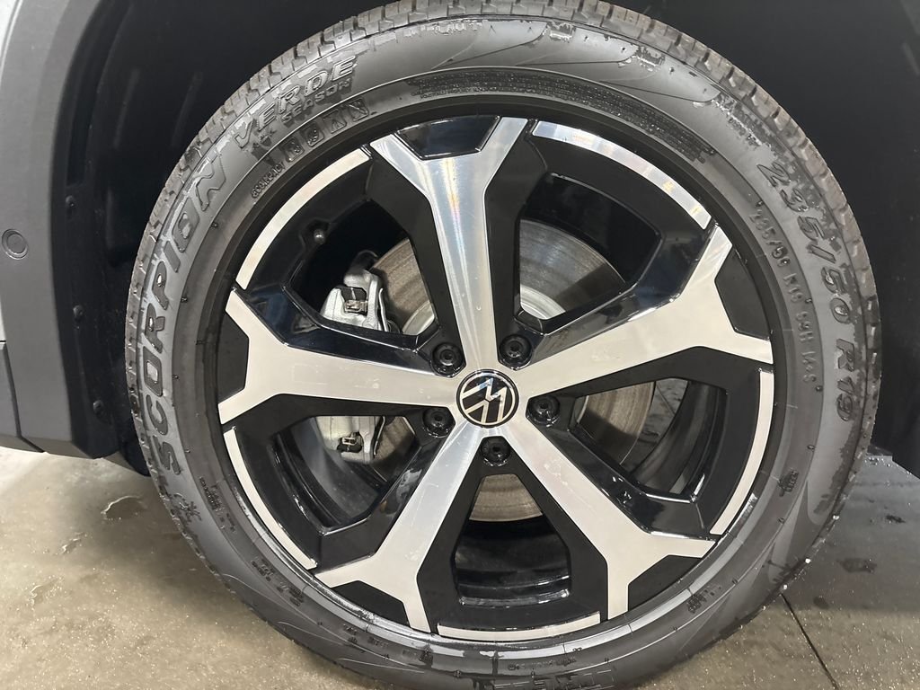 New 2026 Silver Volkswagen 2.0T SE image 9
