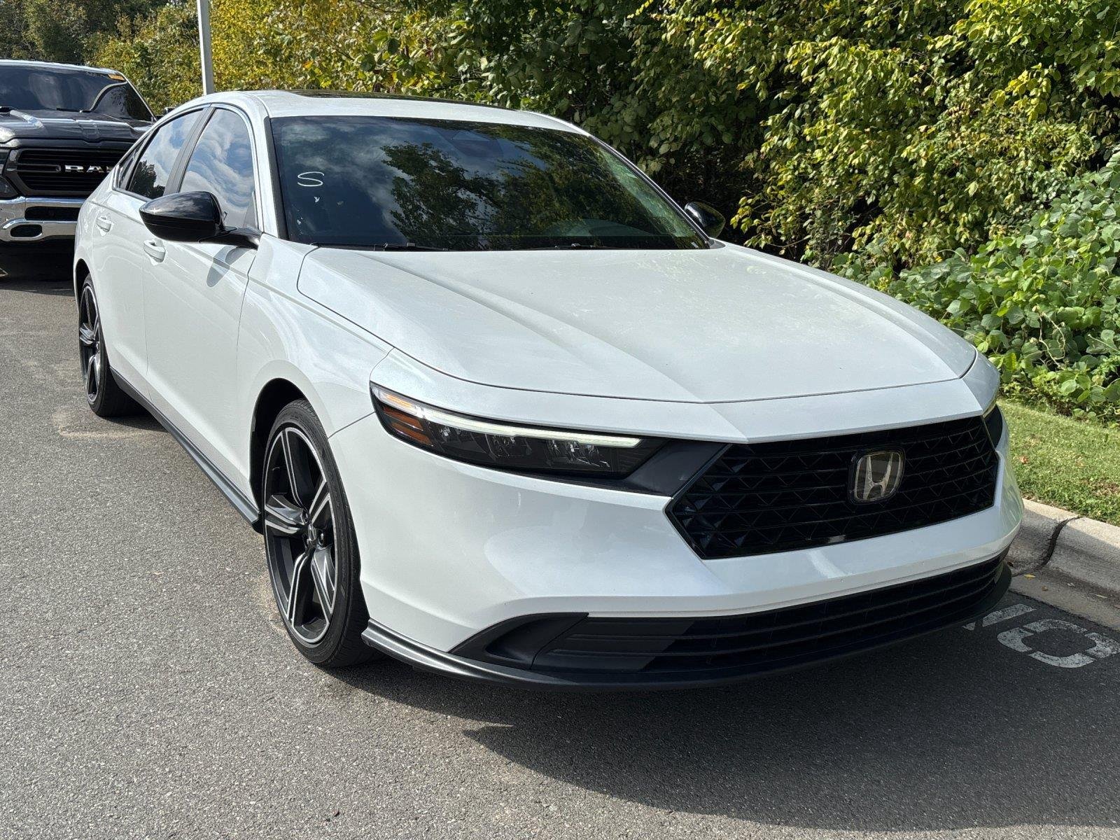 Used 2024 Platinum White Pearl Honda Sport image 7