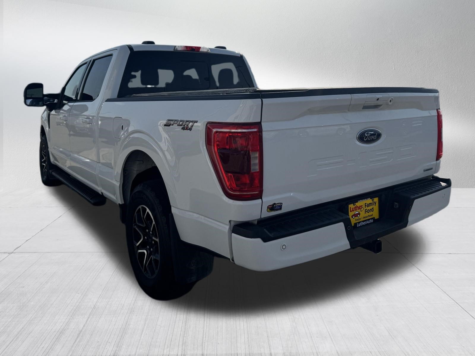 Certified Used 2022 Oxford White Ford XLT image 5