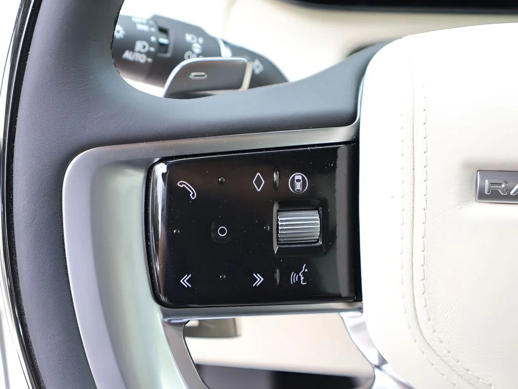 New 2026 Ostuni Pearl Wht Prem Met Land Rover Autobiography image 29