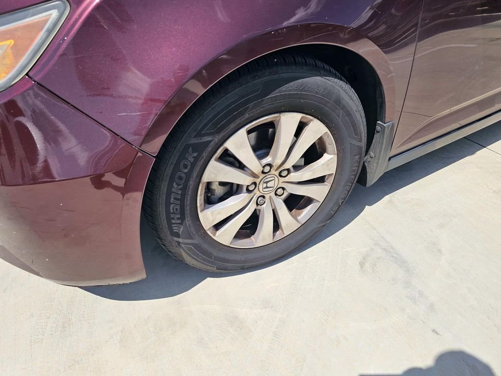 Used 2016 Red Honda SE image 10