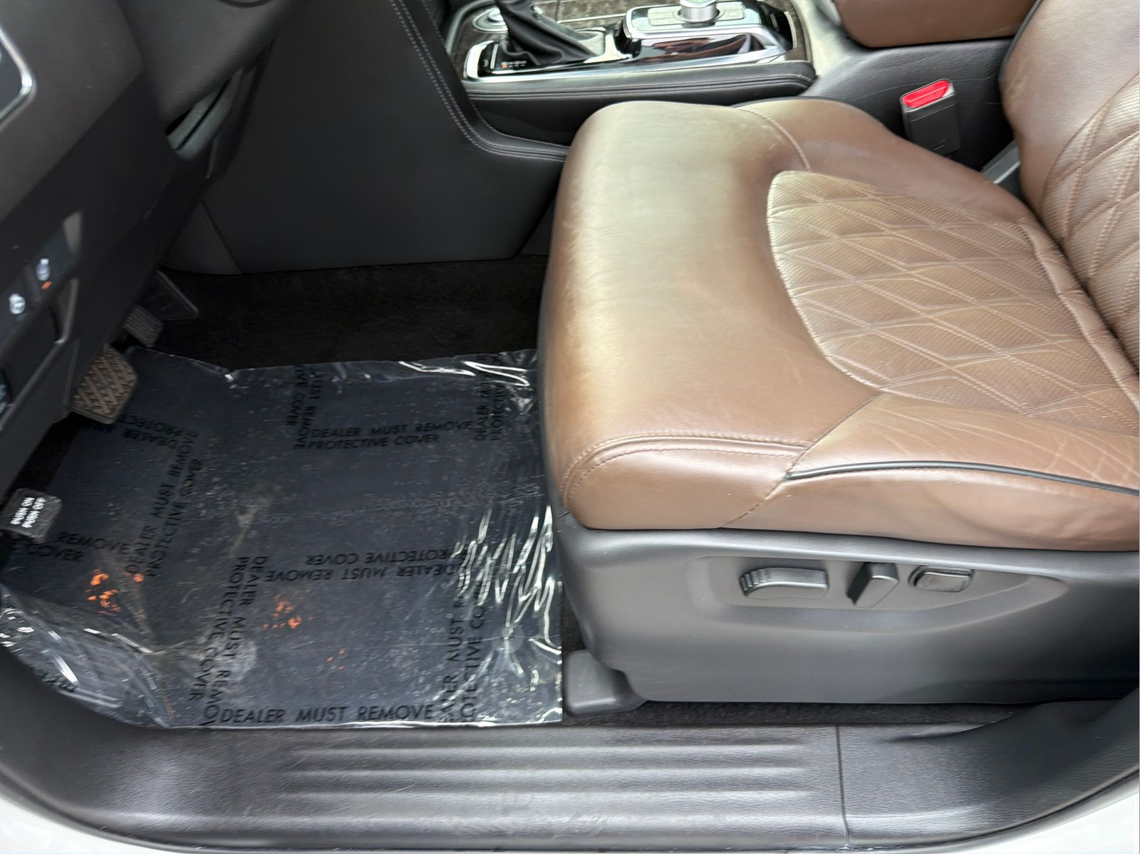 Used 2022 White Nissan Platinum image 31