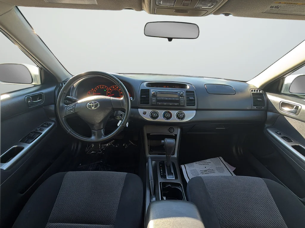 Used 2005 White Toyota SE image 9