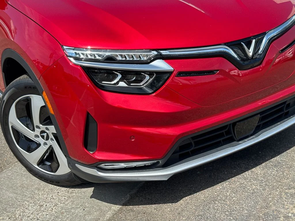2025 VinFast VF 8 Eco - Photo 6