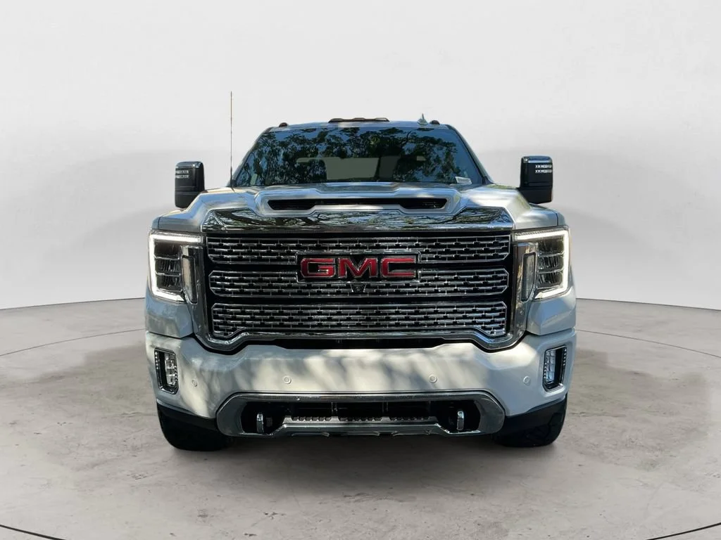Used 2021 WHITE FROST TRICOAT GMC Denali image 3