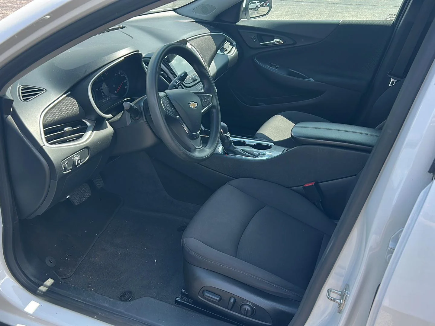 Used 2024 Summit White Chevrolet LT image 17