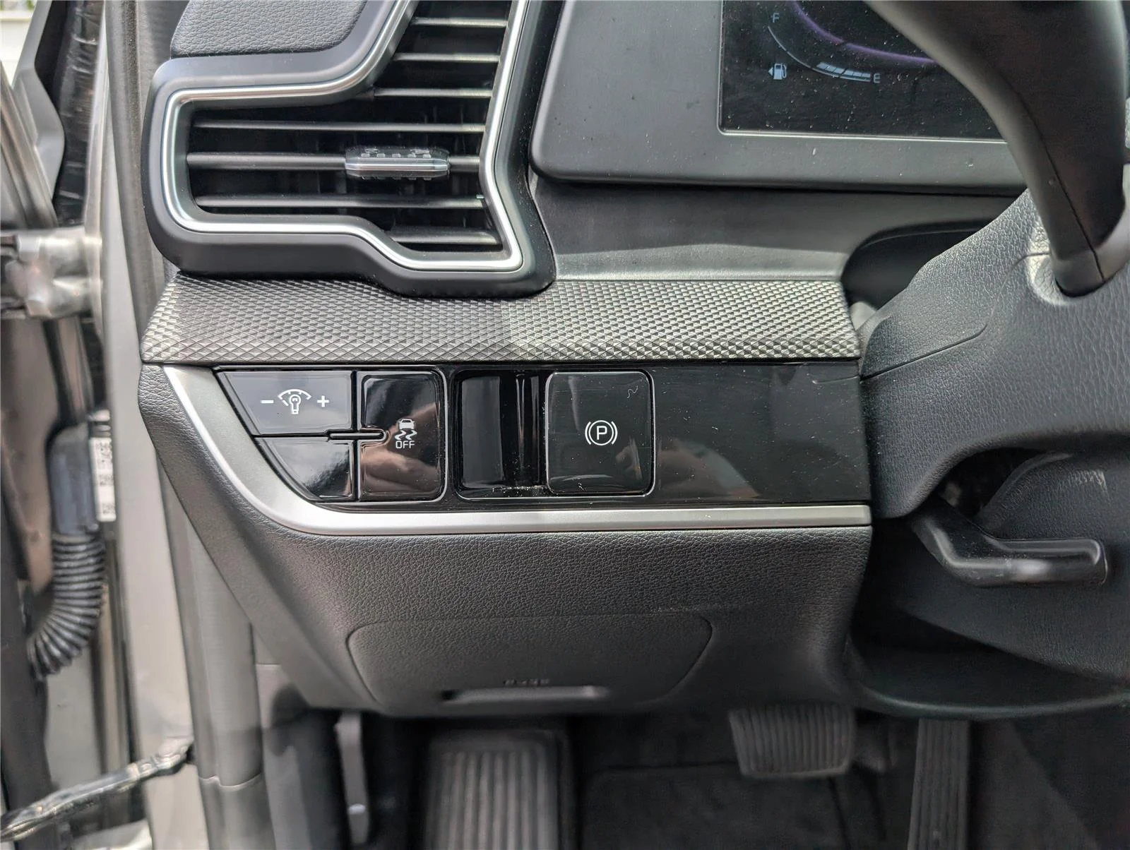 Used 2025 Steel Gray Kia LX image 26