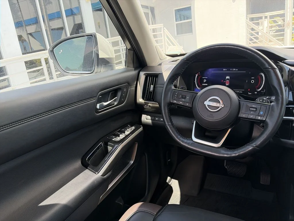 Used 2024 White Nissan Platinum image 15