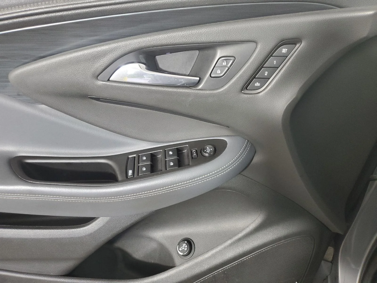 Used 2019 Satin Steel Metallic Buick Premium image 9