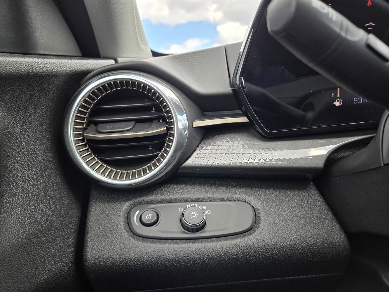 2026 Chevrolet Trax Activ - Photo 11