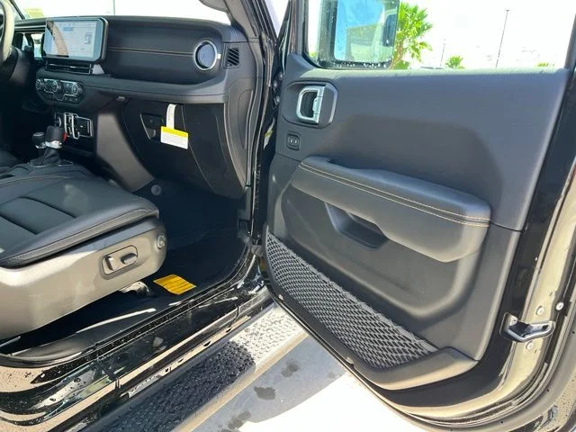 New 2026 Black Clear-Coat Exterior Paint Jeep Sahara image 21