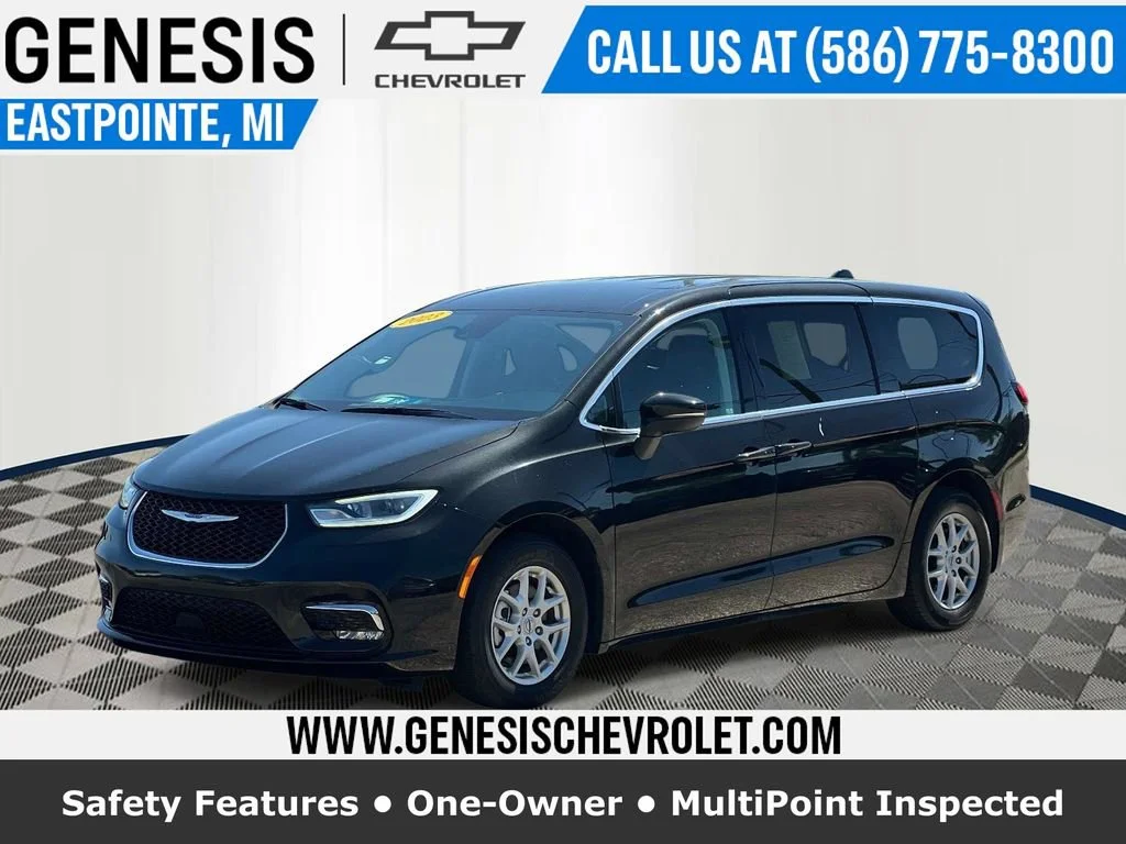 2023 Chrysler Pacifica Touring L's photo