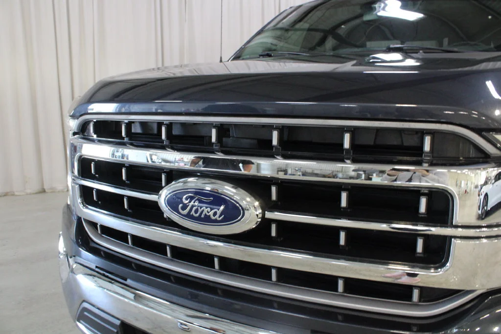 Used 2021 Gray Ford Lariat image 33