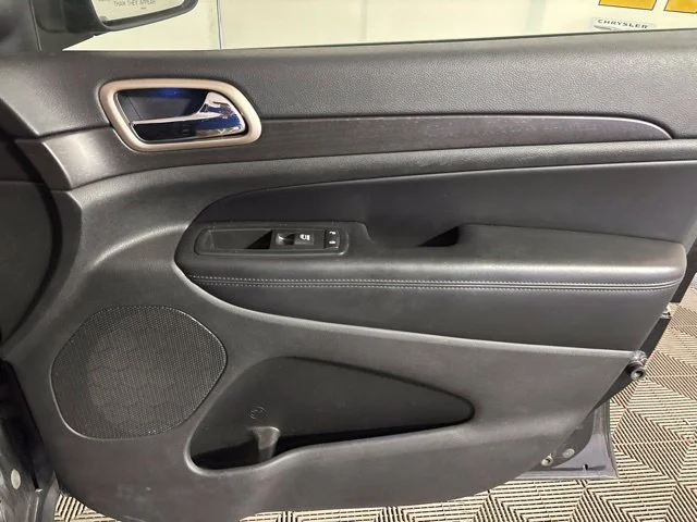 Used 2016 Brilliant Black Crystal Pearlcoat Jeep Laredo image 21