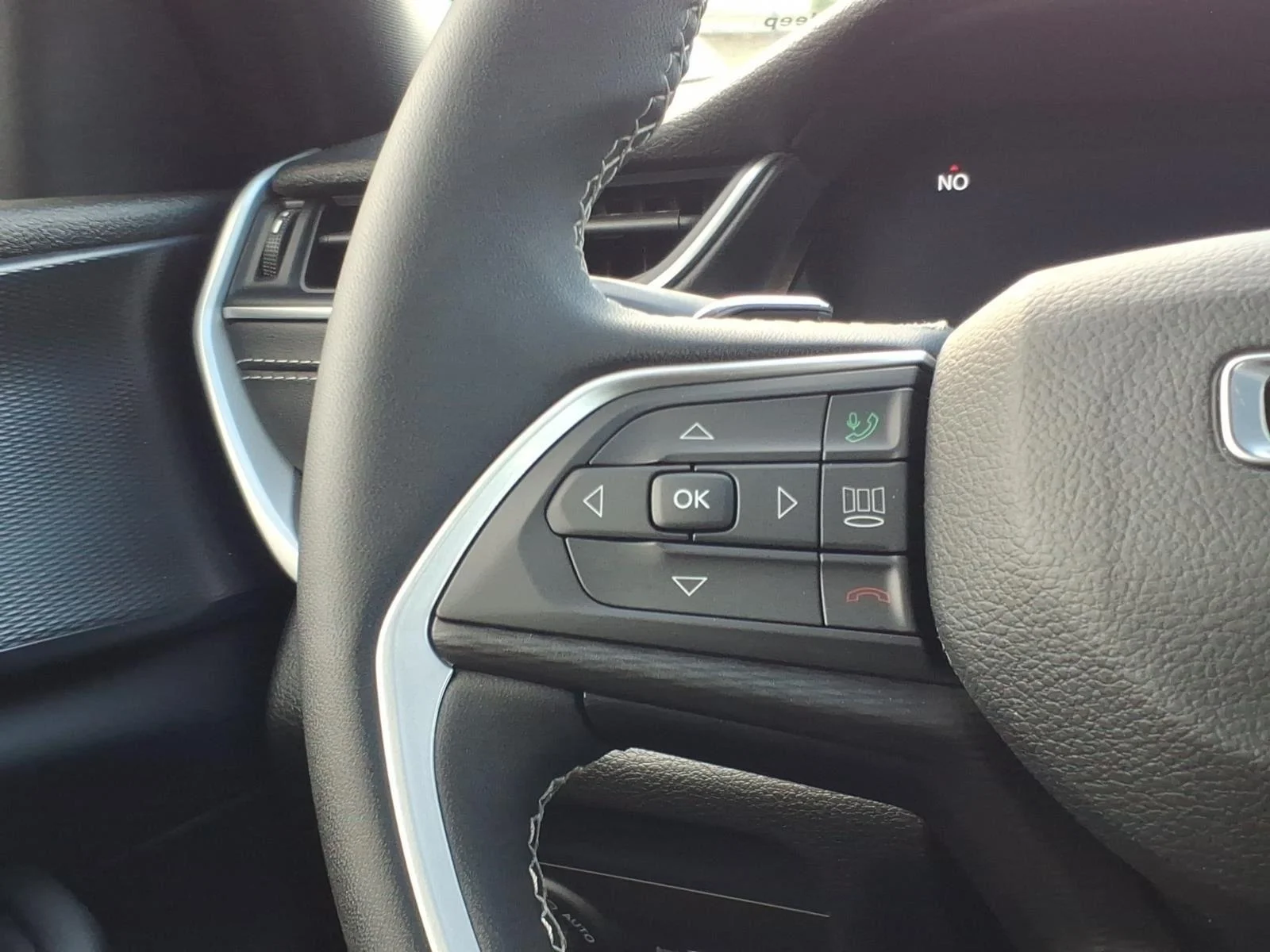 Used 2024 Bright White Clearcoat Jeep Laredo X image 27