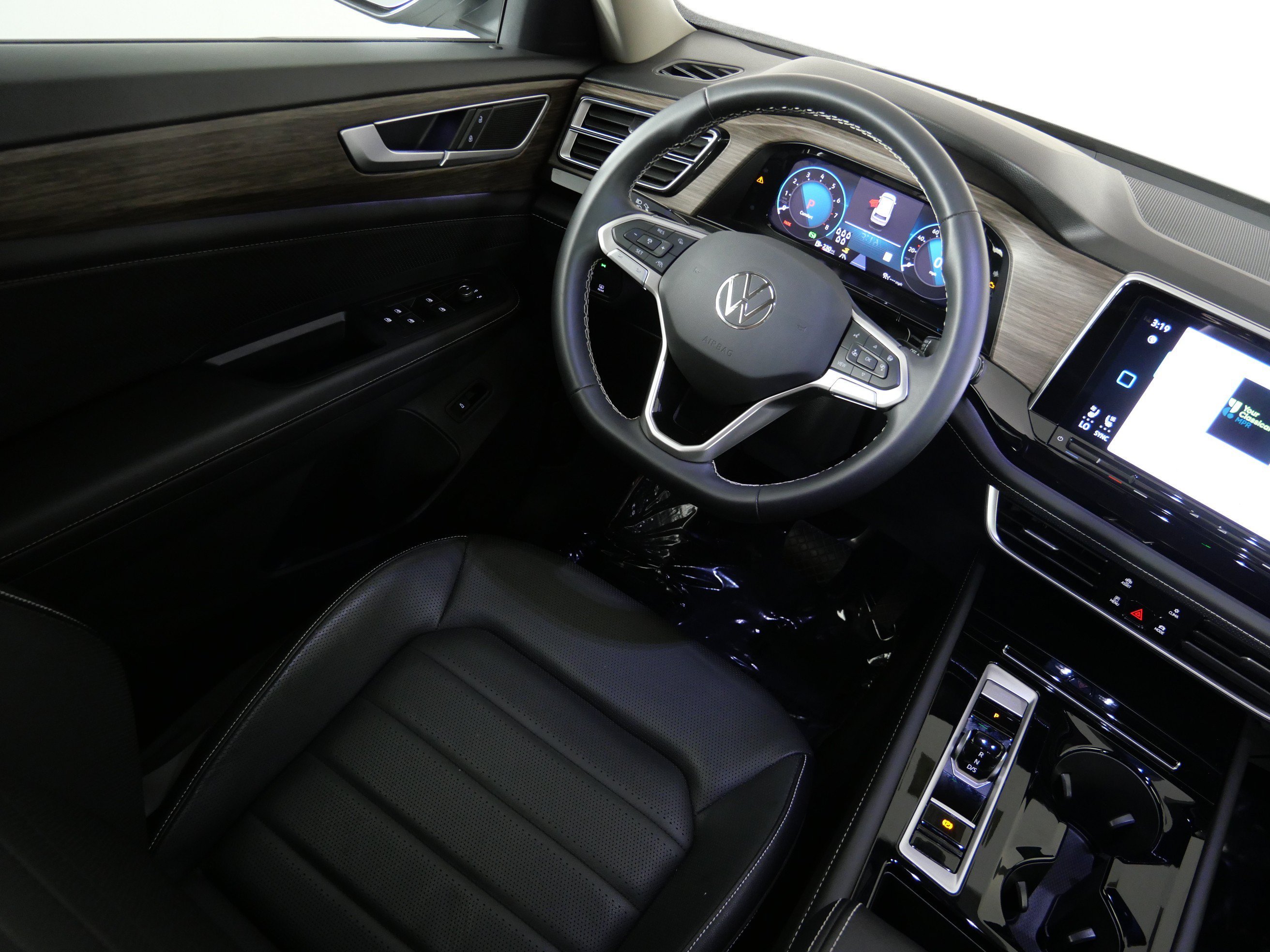 Used 2026  Volkswagen 2.0T SEL image 9