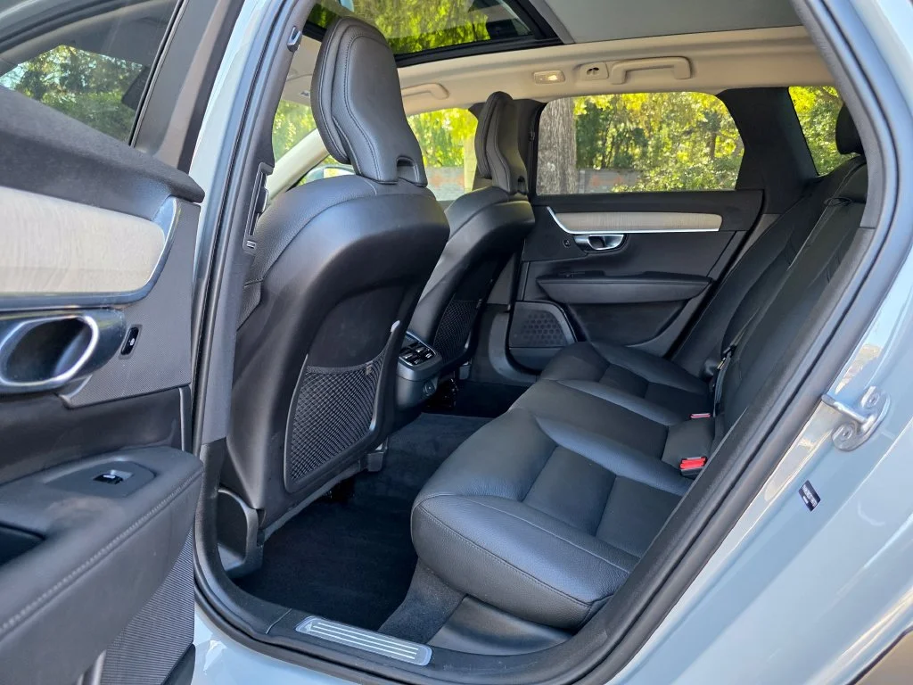 Used 2025 Gray Volvo Plus, B6 AWD Gas (mild hybrid) image 29