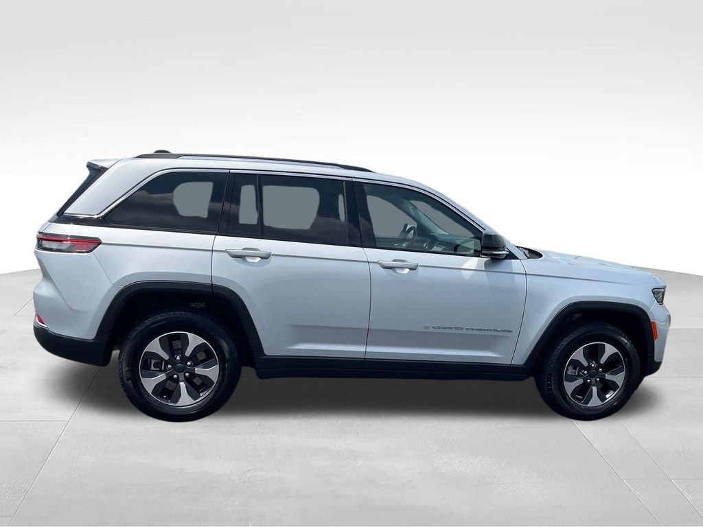 Used 2022 Silver Jeep 4xe image 6