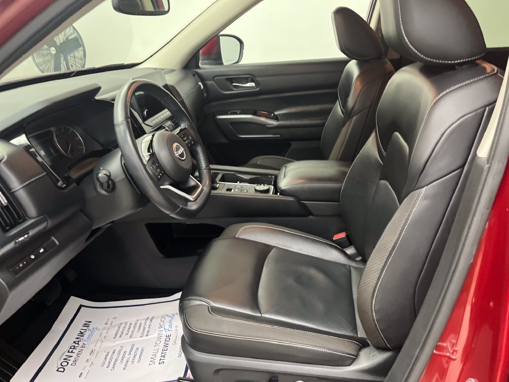 Used 2022 Red Nissan SL image 12