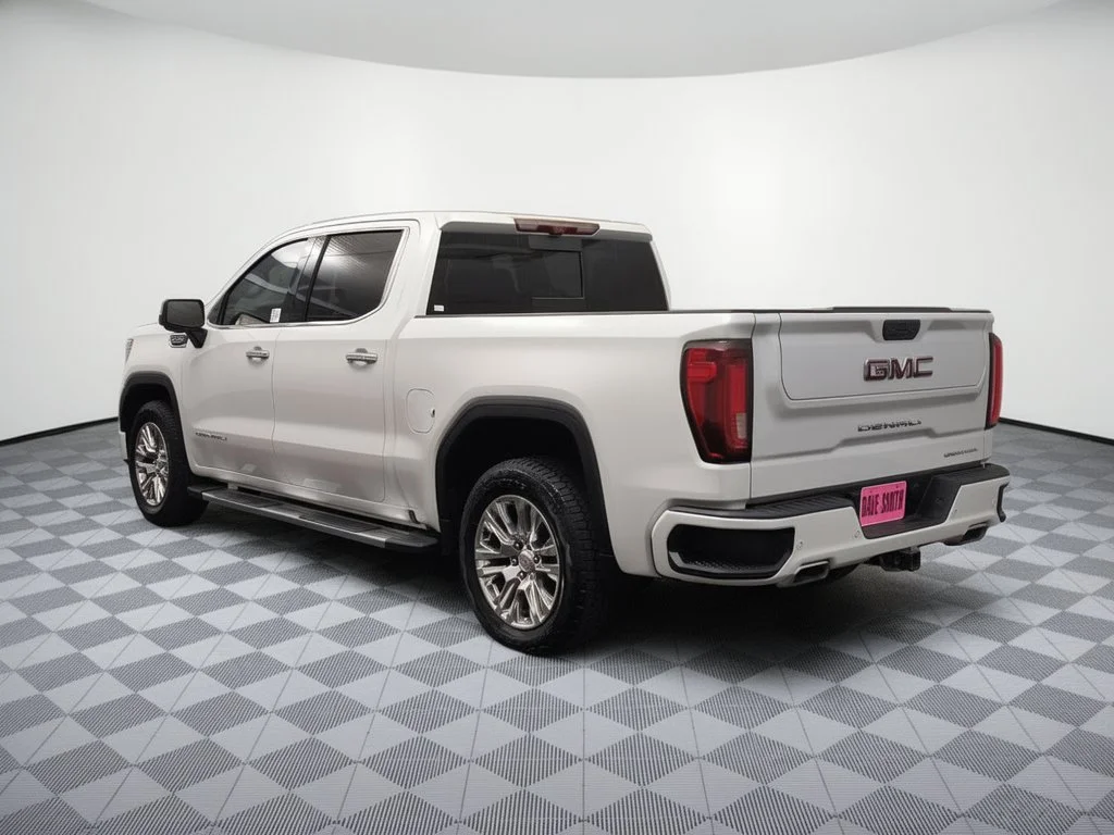 Used 2021 White Frost Tricoat GMC Denali image 3