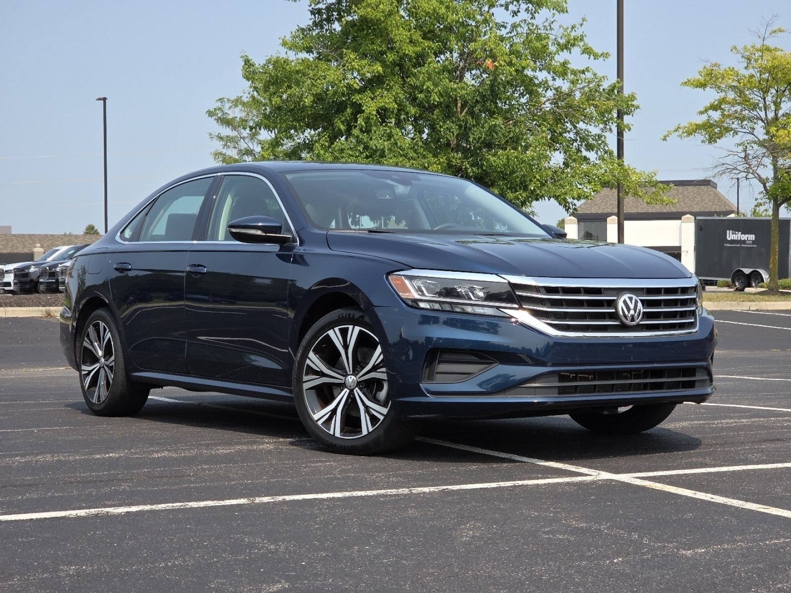 Used 2021 Tourmaline Blue Metallic Volkswagen 2.0T SE image 2