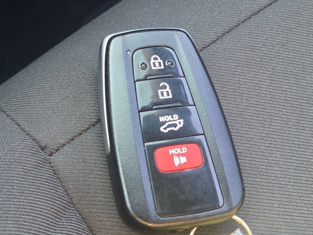 2022 Toyota RAV4 SE - Photo 38