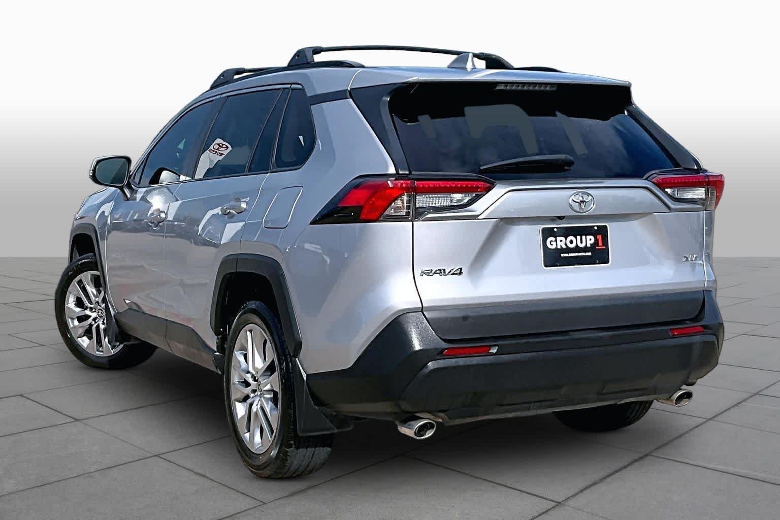 Used 2024 Silver Sky Metallic Toyota XLE Premium image 12