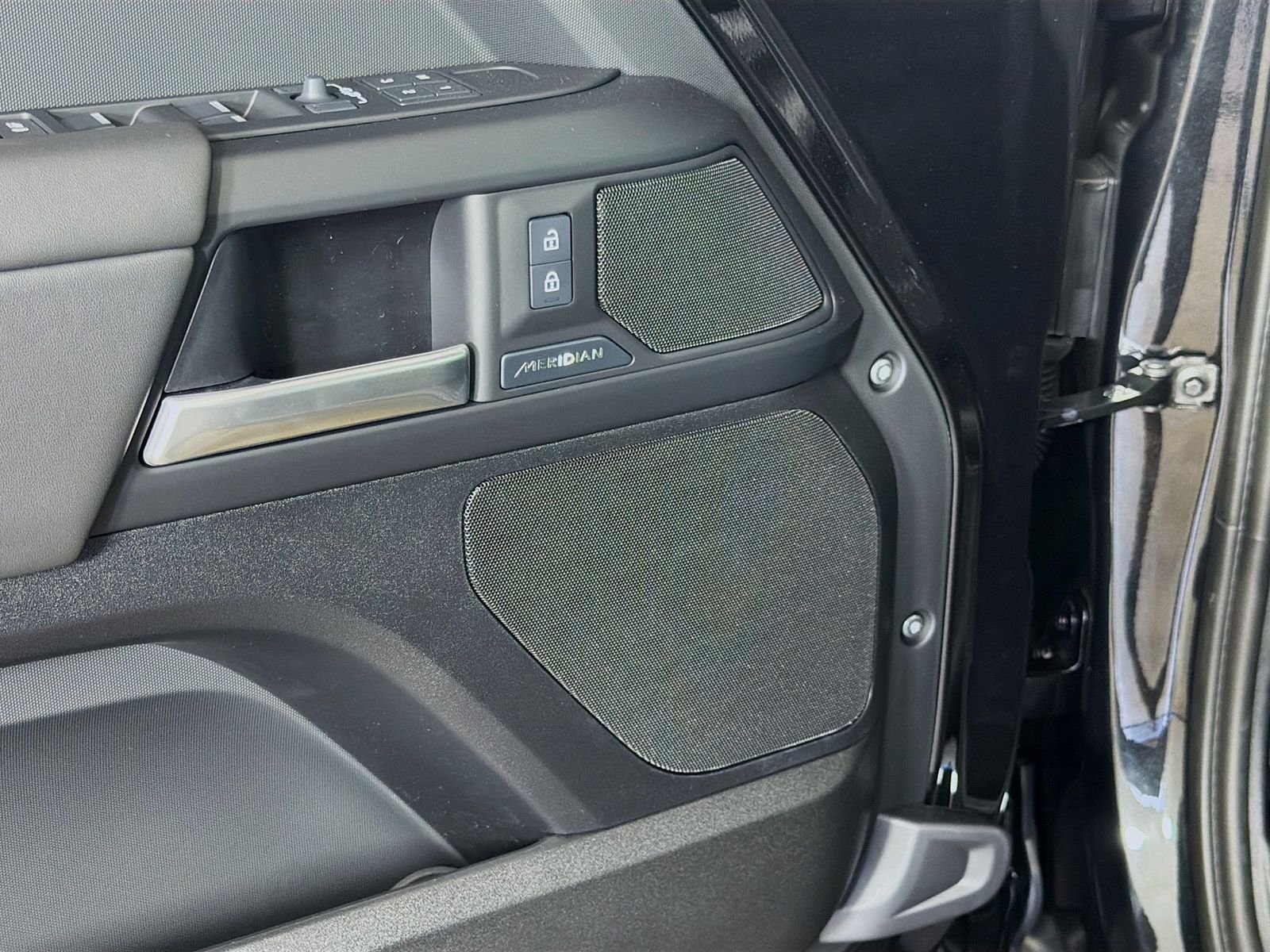 New 2026 Santorini Black Land Rover S image 22