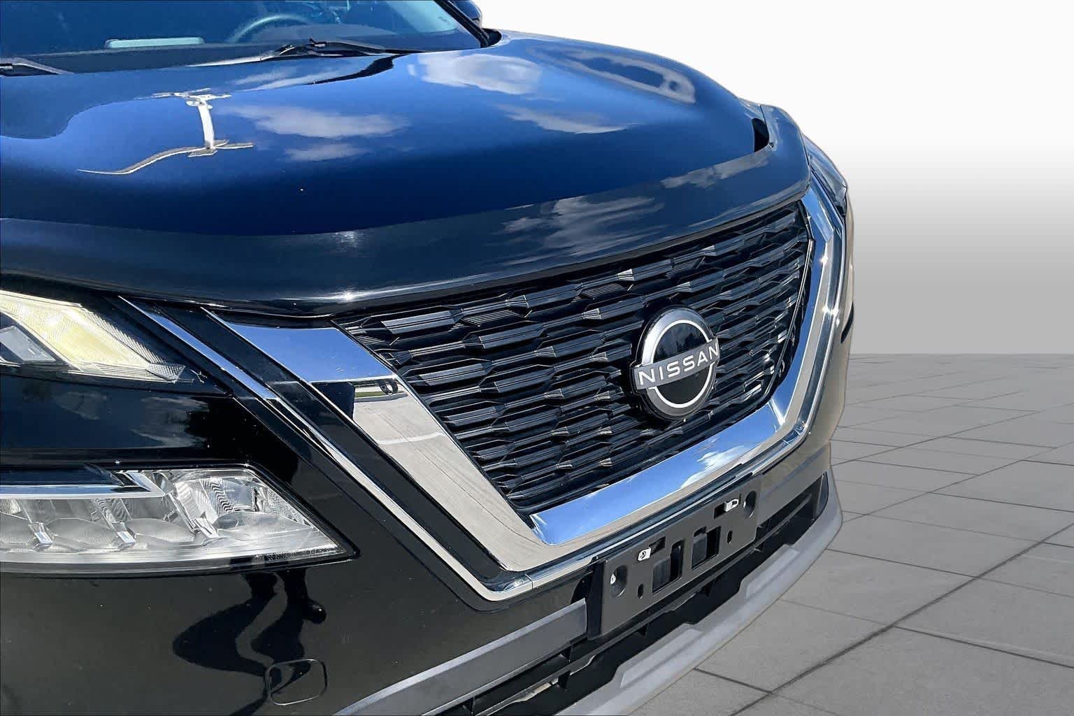 Used 2023 Super Black Nissan SV image 28