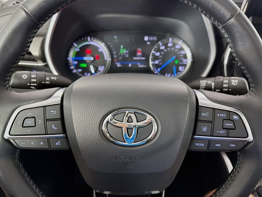 Used 2021  Toyota XLE image 16