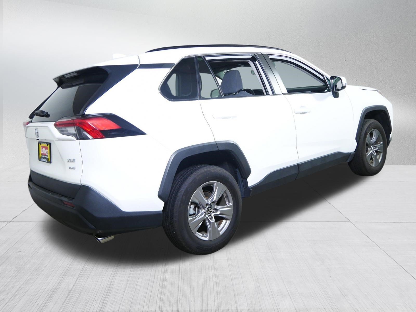 2024 Toyota RAV4 XLE - Photo 7