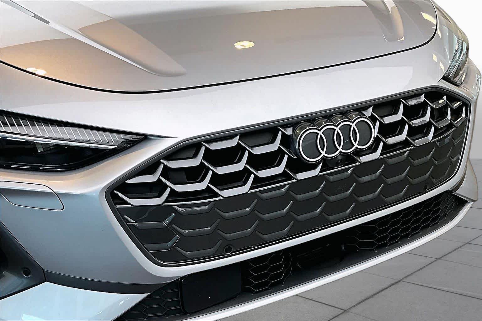 Used 2025 Florett Silver Metallic Audi Premium Plus image 32
