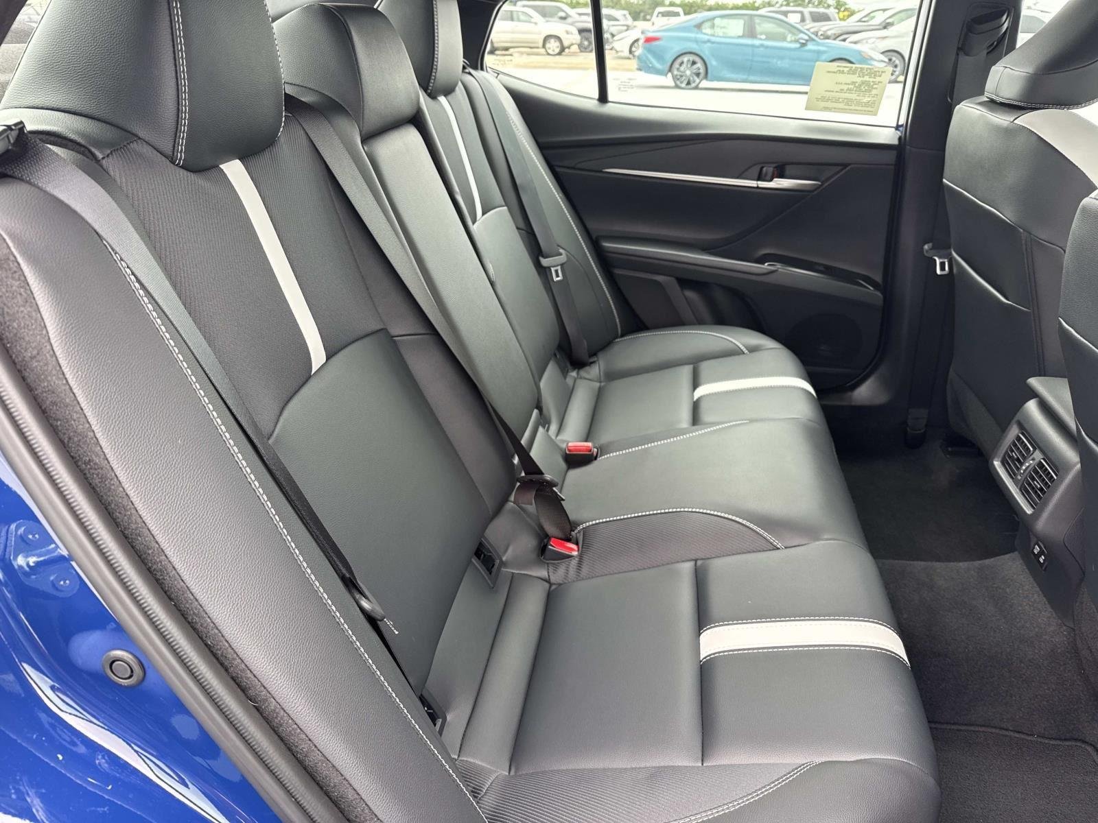 Used 2026 Reservoir Blue Toyota se image 9