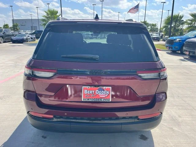 Used 2025 Red Jeep Altitude X image 5