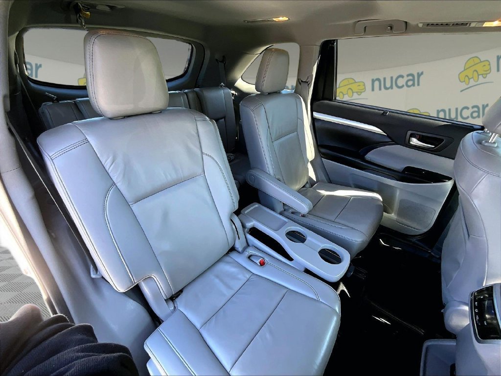 Used 2019 Blizzard Pearl Toyota XLE image 16