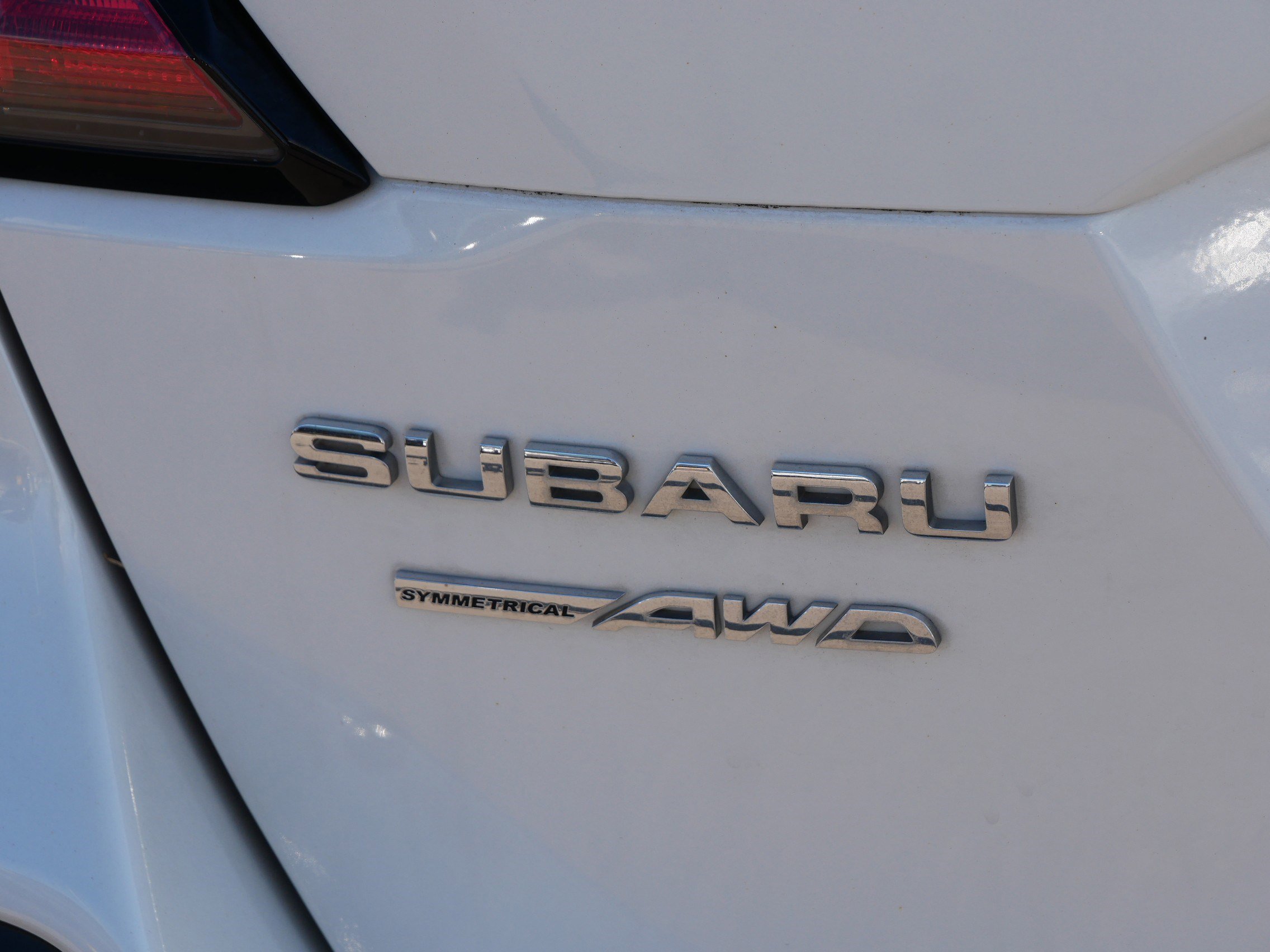 Used 2021 Crystal White Pearl Subaru Limited image 6